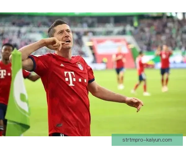 德甲转会市场热火朝天，外援加盟掀起新一轮竞争潮，表现值得关注。